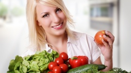 Wiosenna dieta. 6 zasad, które pomogą w walce z zimowym sadełkiem