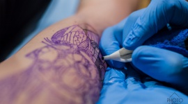 Najczęstsze powikłania po zabiegu tatuażu – jak się przed nimi uchronić?