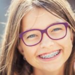 Aparat ortodontyczny – zmora nastolatków czy modny gadżet?
