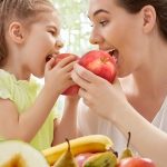 5 sposobów na to, by wyrobić u dziecka prawidłowe nawyki żywieniowe