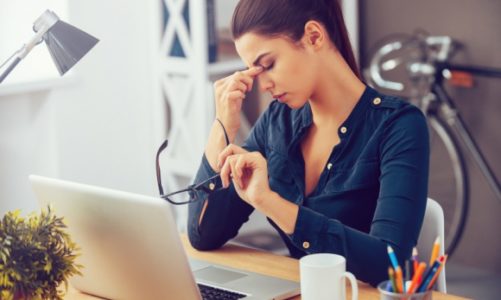 Stres i przepracowanie – czy może mieć wpływ na jamę ustną?