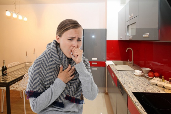 Pięć sposobów na suchy kaszel LIFESTYLE, Zdrowie - Jesienne infekcje to nie tylko katar, ból gardła czy gorączka, to również niejednokrotnie uporczywy, suchy kaszel, który pojawia się na początku i na końcu przeziębienia, a wtedy może trwać nawet do dwóch tygodni dłużej, niż pozostałe objawy przeziębienia.